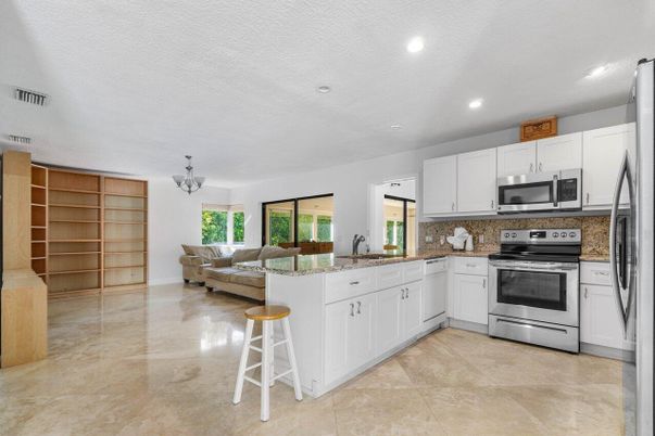 Interior, Kitchen, Living room, Recessed Lighting, Stainless Steel Appliances