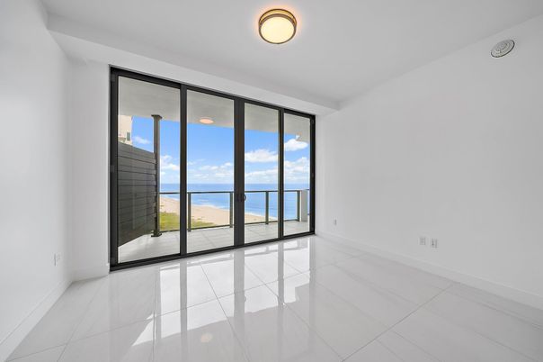 Empty room, Interior, Water
