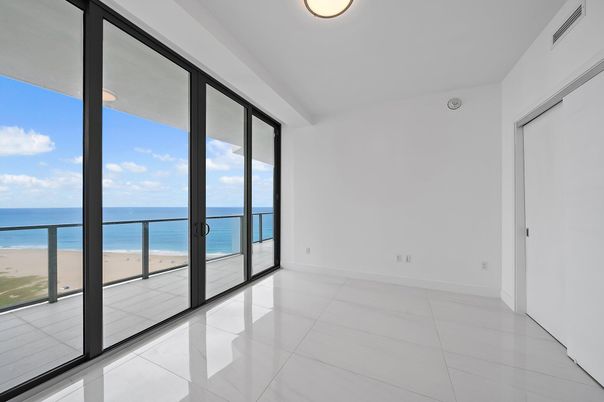 Empty room, Interior, Water