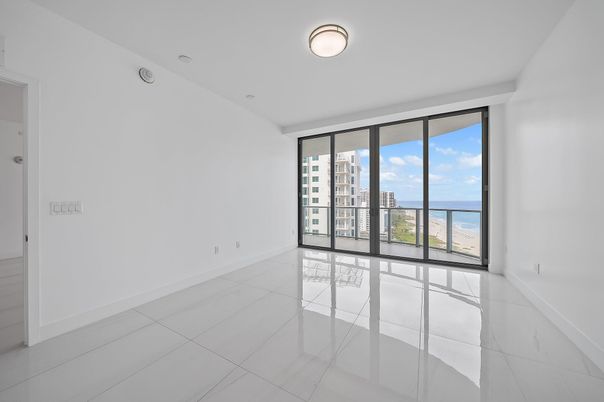 Empty room, Interior, Water