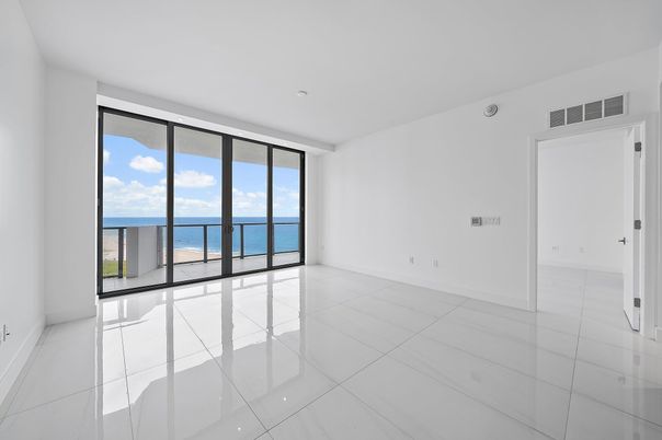 Empty room, Interior, Water