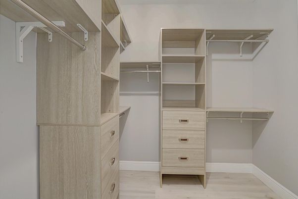 Interior, Walk-in Closets, Wood Texture Flooring