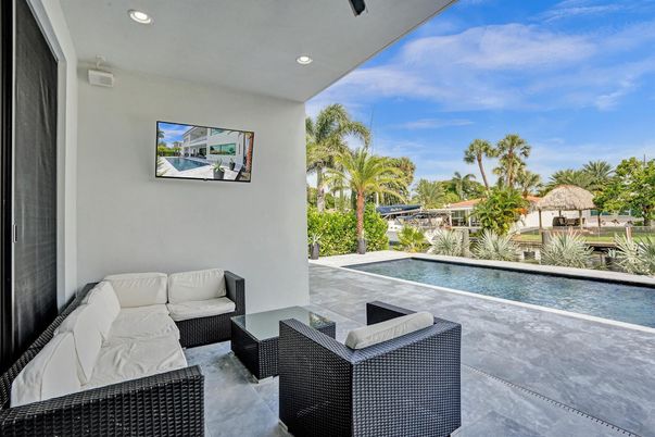 Exterior, Pool, Recessed Lighting
