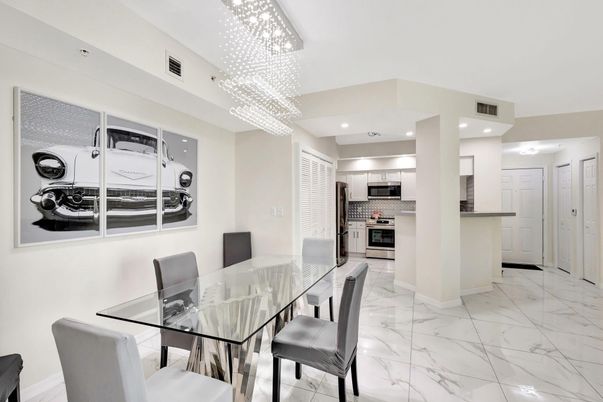 Chandelier, Dining room, Interior, Kitchen, Marble, Pendant Lights, Recessed Lighting, Stainless Steel Appliances