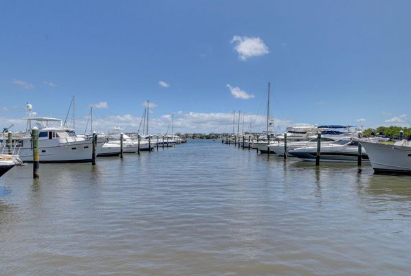 Exterior, Lake