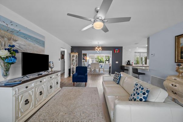 Chandelier, Dining room, Interior, Living room, Recessed Lighting, Wood Texture Flooring