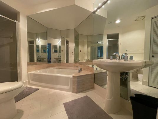 Bathroom, Interior, Recessed Lighting