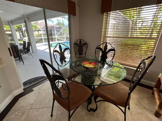 Dining room, Interior
