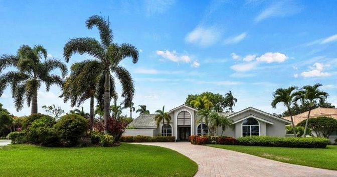 Backyard, Exterior, Facade, Ranch