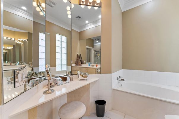 Bathroom, Dual Sink Vanities, Interior, Recessed Lighting