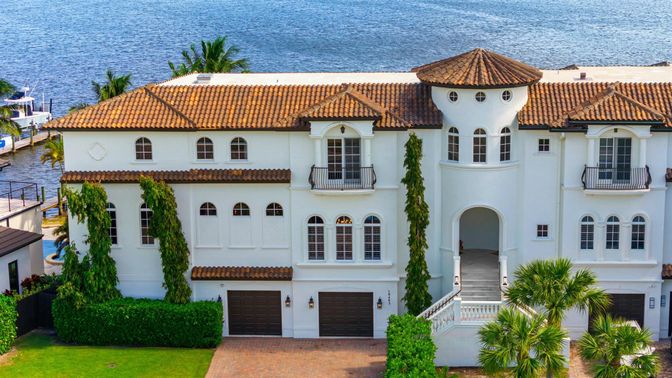 Attached, Exterior, Facade, Spanish Mediterranean