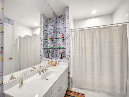 Bathroom, Interior, Recessed Lighting