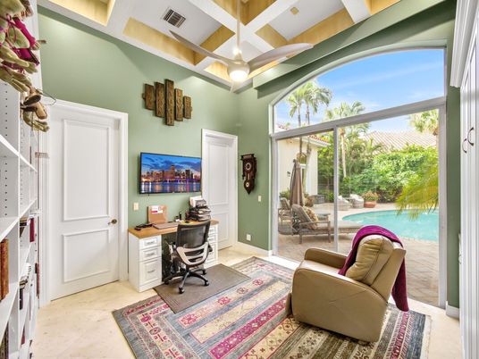Home Office, Interior