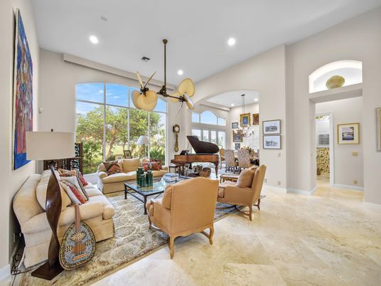 Interior, Living room, Pendant Lights, Piano, Recessed Lighting
