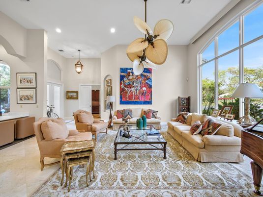 Interior, Living room, Pendant Lights, Piano, Recessed Lighting