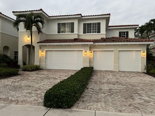 Attached, Exterior, Facade, Mediterranean