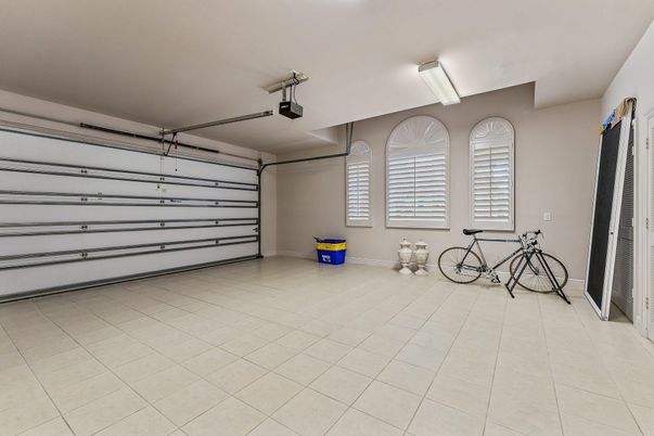Garage, Interior