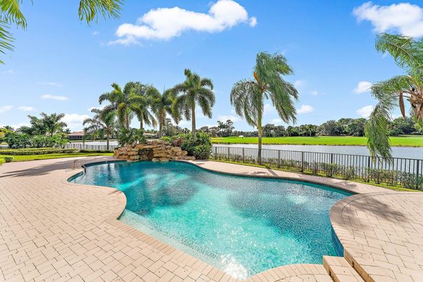 Exterior, Pool, Water