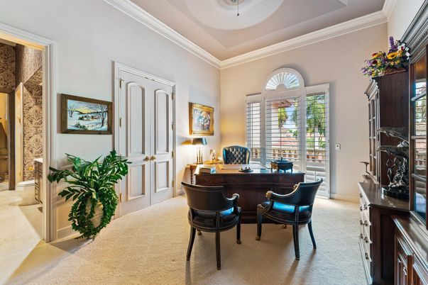 Home Office, Interior