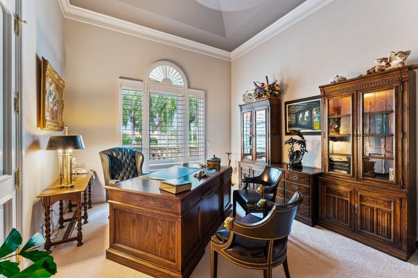 Home Office, Interior