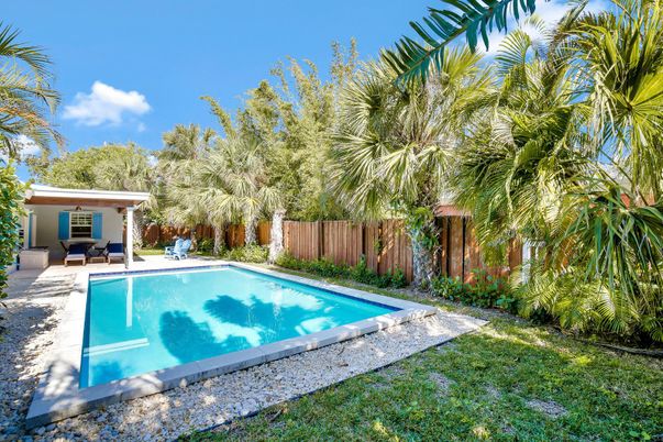 Exterior, Pool