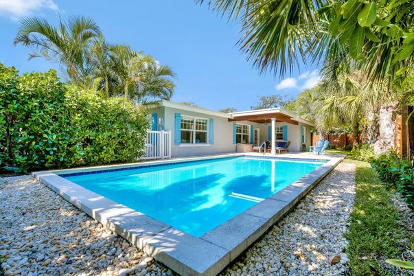 Exterior, Pool