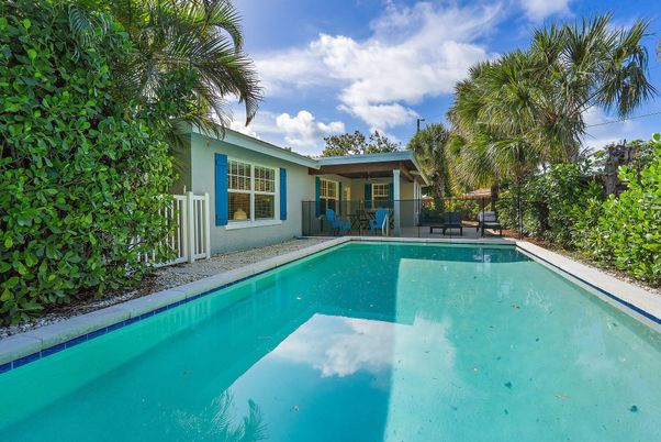Exterior, Pool
