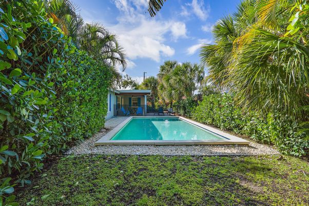 Exterior, Pool