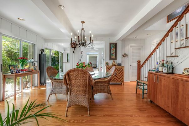 Chandelier, Dining room, Interior, Recessed Lighting, Wood Texture Flooring