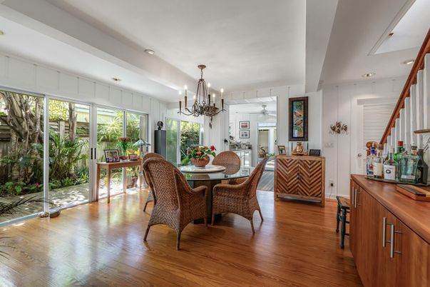 Chandelier, Dining room, Interior, Recessed Lighting, Wood Texture Flooring