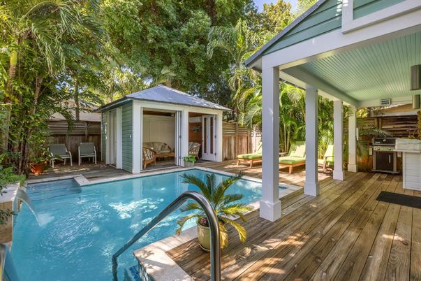 Exterior, Pool