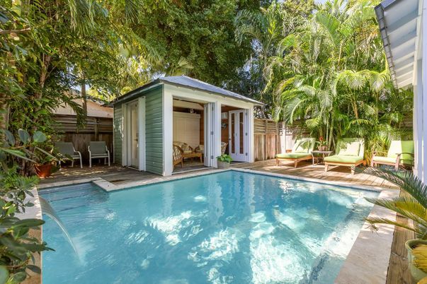 Exterior, Pool