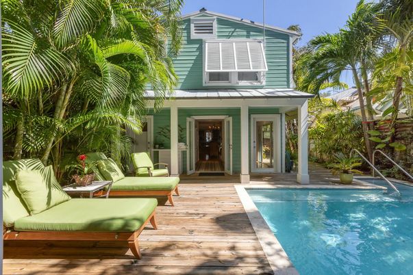 Exterior, Pool