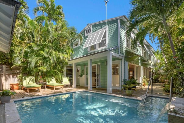 Exterior, Pool