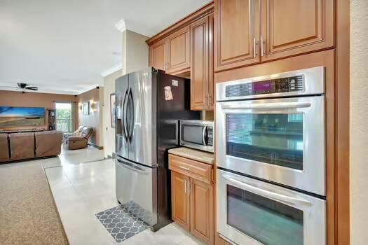 Interior, Kitchen, Living room, Stainless Steel Appliances