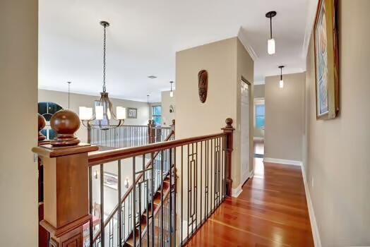 Interior, Pendant Lights, Wood Texture Flooring