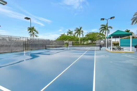 Exterior, Tennis Courts