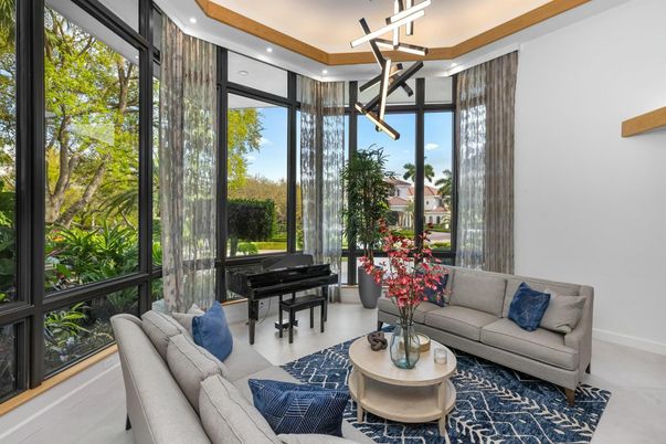 Interior, Living room, Pendant Lights, Piano, Recessed Lighting