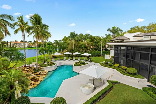 Exterior, Pool, Water