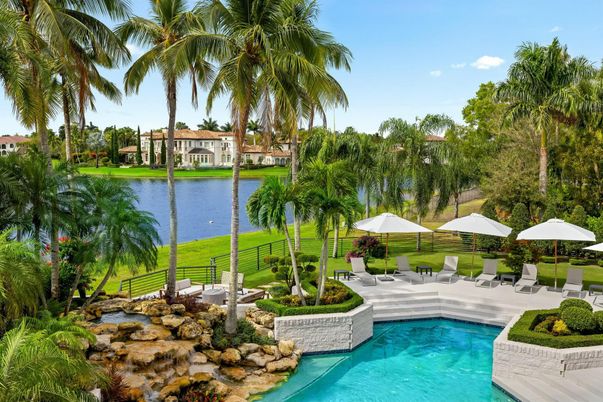 Exterior, Pool, Water