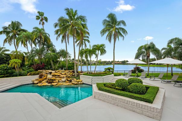 Exterior, Pool, Water