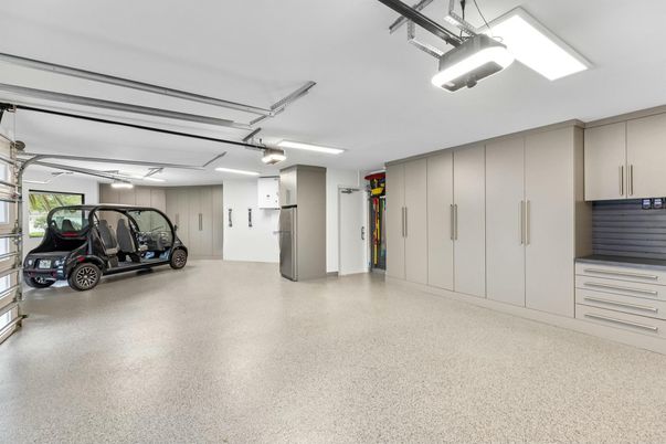 Garage, Interior