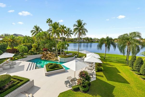 Exterior, Pool, Water
