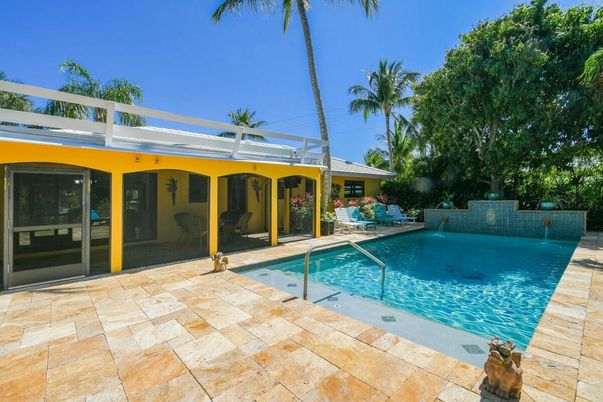 Exterior, Pool