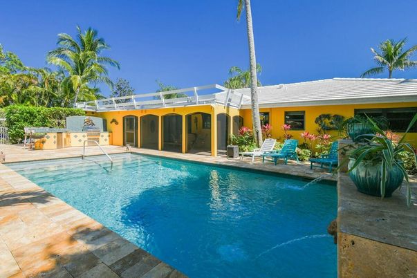 Exterior, Pool