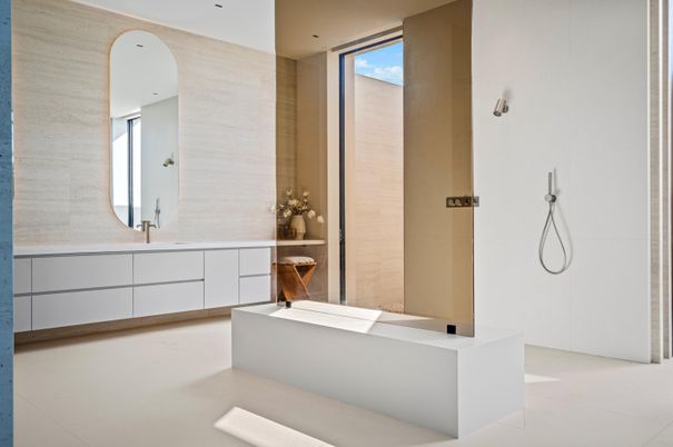 Bathroom, Interior, Recessed Lighting