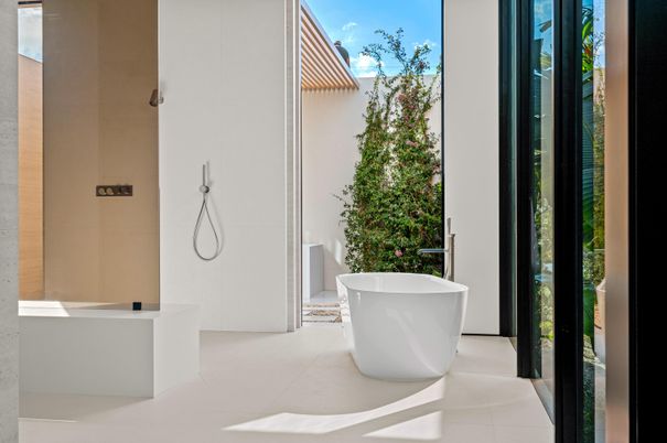 Bathroom, Free Standing Baths, Interior