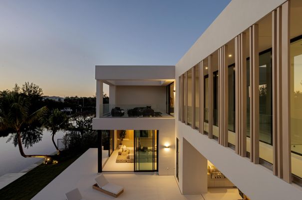 Exterior, Facade, Modern