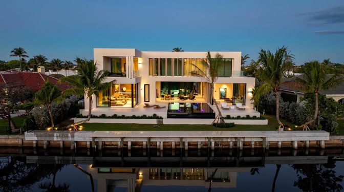 Backyard, Exterior, Facade, Modern