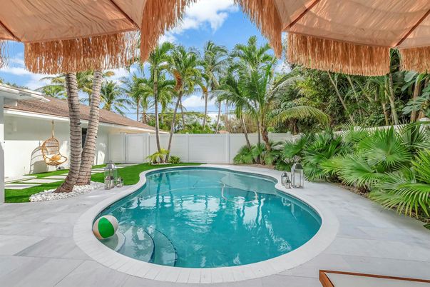 Exterior, Pool